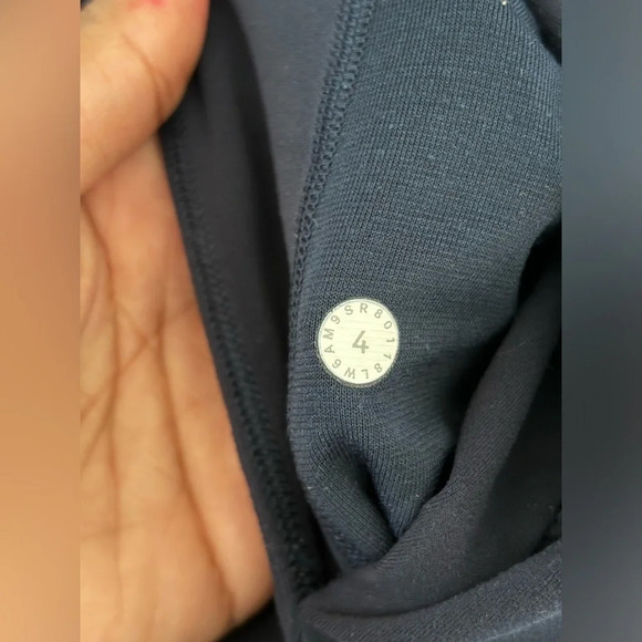 Lululemon Rejuvenate Crop 18 True Navy W6AM9S Yoga Size 4 loose Relaxed - Picture 4 of 9